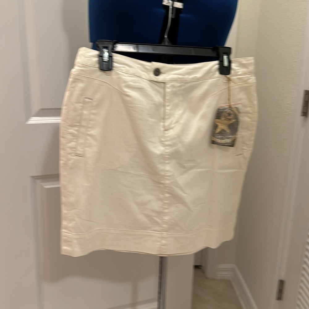 Converse SKIRT white mini button zipper front pocket size 10 length 17” NWT